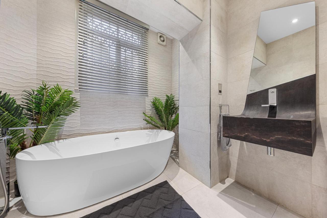 Апартаменты Harrods 2 Bed Lux Flat W/Patio Лондон Экстерьер фото